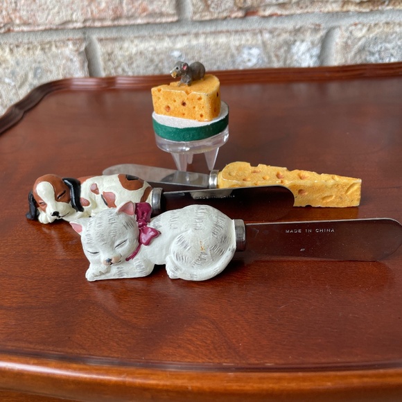 Vintage Green Flat wine Bottle Cheese Plates with Four Cheese Utensils. - Picture 4 of 10